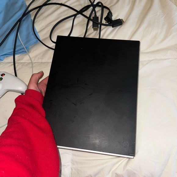 XBOX ONE S - Picture 4 of 4